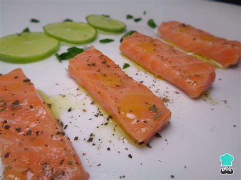Pinchos de salmón marinado con cítricos y hierbas