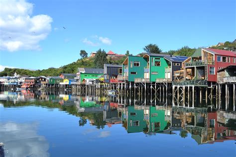 Paisaje industrial lechero en Chiloé, Chile