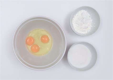 Esquema comparativo: crema de almendras (ingredientes básicos) frente a la frangipane (mezcla de crema de almendras y crema pastelera)