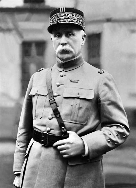 Retrato de Philippe Pétain en uniforme militar