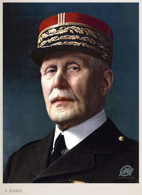 Philippe Pétain con uniforme civil durante el periodo de entreguerras