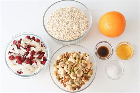 Esquema de ingredientes para barritas energéticas caseras con frutas secas, frutos secos y cereales