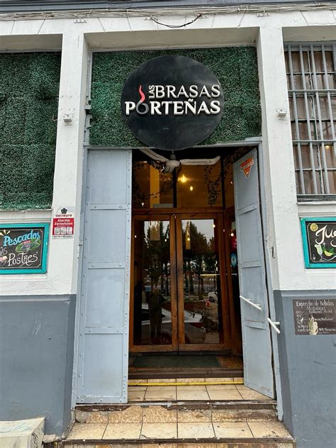 Fachada del restaurante Las Brasas Porteñas en Valparaíso