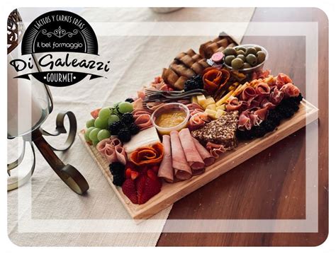 Tabla mixta de carnes y quesos del restaurante