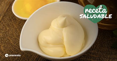 Plato de comida saludable con mayonesa sin aceite