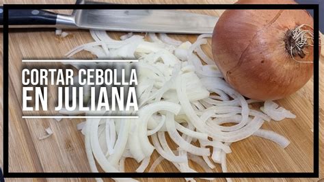 Esquema visual mostrando el corte en juliana de la cebolla y su proceso de caramelización en la sartén