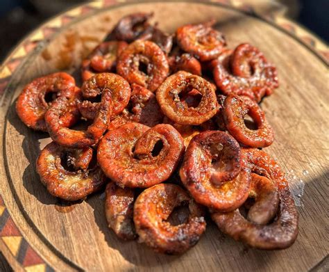 Plato de chinchulines asados en parrilla