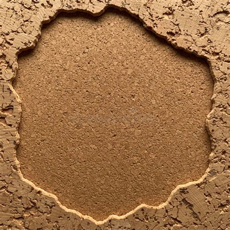Esquema visual que muestra la estructura porosa de la berenjena y cómo el rebozado actúa como barrera contra la absorción de aceite.