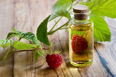 Esquema de las propiedades cosméticas y beneficios del aceite de semilla de frambuesa para la piel