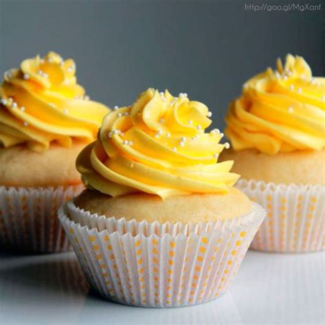 Cupcakes con frosting amarillo y base para los Minions