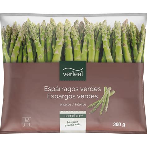 Espárragos congelados en una bolsa hermética
