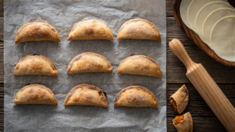 Ingredientes para el relleno de empanadas de camarones