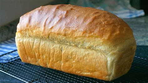 Pan de molde casero en una panera