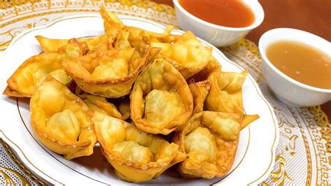 Plato de wantanes variados (fritos, en sopa, al vapor)