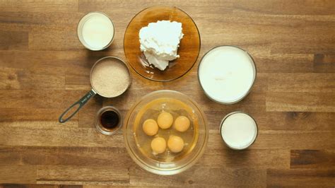 Infografía mostrando los pasos de la mezcla de los ingredientes del flan.