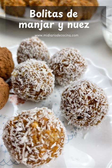 Plato decorado con bolitas de manjar y nueces bañadas en chocolate y coco rallado
