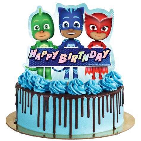 Diseño de torta temática de PJ Masks con los tres personajes principales y edificios de ciudad nocturna