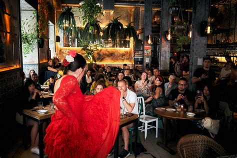 Espectáculo de baile Rapanui en vivo en un restaurante