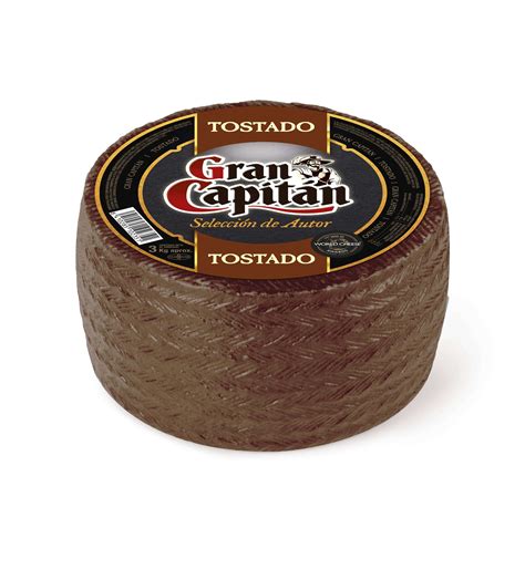 Fotografía de un corte de queso Gran Capitán Selección de Autor mostrando su textura cremosa y veteado.