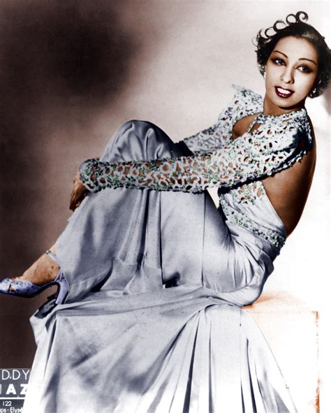 Josephine Baker en una de sus icónicas actuaciones
