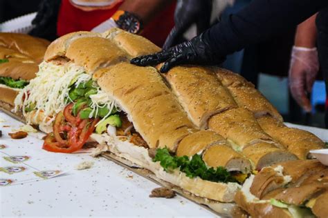 Imagen de la torta gigante preparada en la Ciudad de México