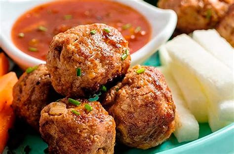 Ingredientes para bolitas de carne rellenas de queso