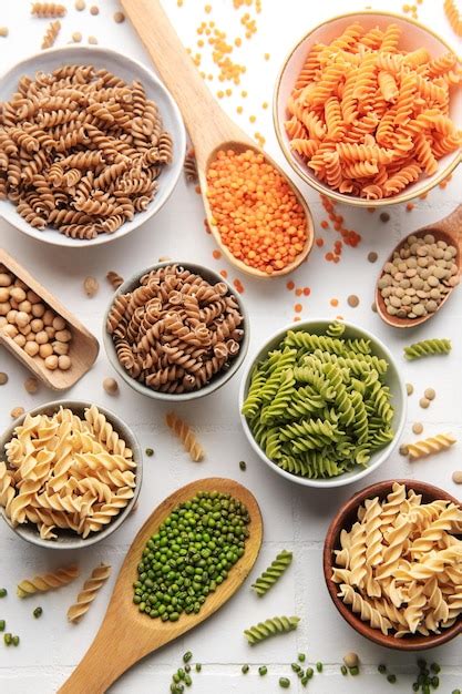 Diferentes tipos de pasta: integral, de legumbres y blanca