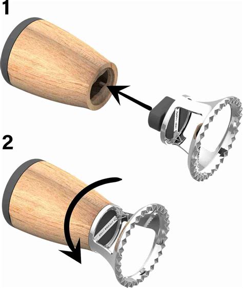 Sellador y cortador de masa Pedrini en acción, mostrando su diseño ergonómico y la perfecta unión de dos bordes de masa.