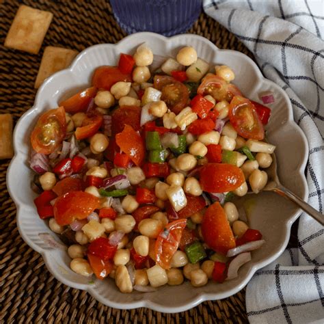 foto de una ensalada de garbanzos pedrosillanos