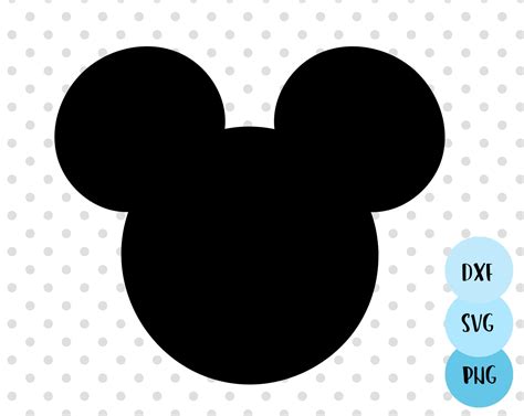 Proceso de modelado de la cabeza de Mickey Mouse con fondant negro sobre bola de porexpan