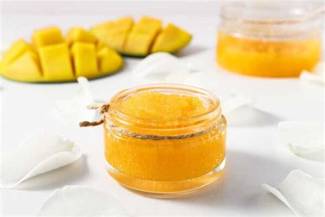 Esquema de extracción de la manteca de mango: desde la recolección del fruto y la obtención de la semilla hasta el prensado en frío para obtener la sustancia cremosa.