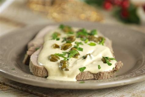 Rodajas de peceto frío con salsa provenzal