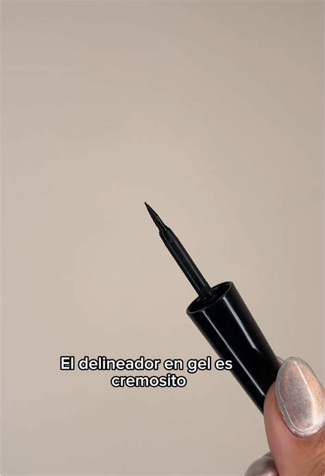 Infografía comparativa: Tipos de delineadores (líquido, lápiz, gel, kohl) y sus efectos en la mirada