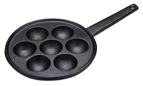 sartén especial para aebleskiver con masa en preparación