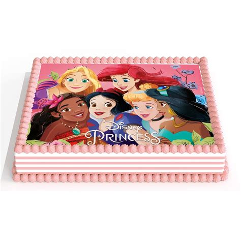 Fotografía de tarta decorada con lámina comestible de personajes de película