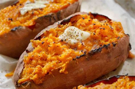 Collage de fotografías mostrando diversos platillos elaborados con camote: postres, guarniciones, chips.