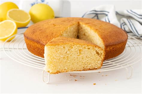Infografía de los pasos para hacer un bizcocho de limón sin harina