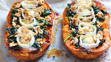 Infografía mostrando los ingredientes clave del relleno: calabaza asada, espinacas salteadas, queso de cabra y nueces picadas.