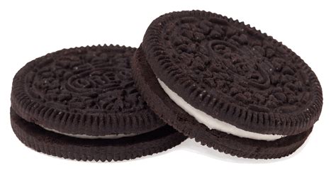 Pareja vestida como galletas Oreo, abrazándose