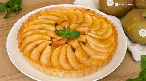 Infografía con los ingredientes principales para la tarta de manzana y crema pastelera