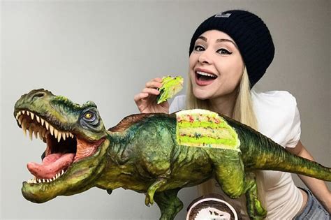 Galería de pasteles hiperrealistas creados por Rosi Ramírez