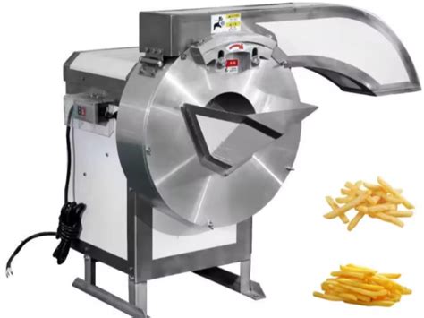 Máquina industrial de corte de patatas para chips, mostrando cuchillas de alta precisión.