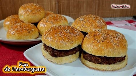 Ilustración de un pan de hamburguesa perfecto, tierno y esponjoso, con semillas en la parte superior.