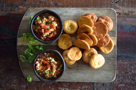 Plato de sopaipillas con pebre en Las Muñecas del Ñielol