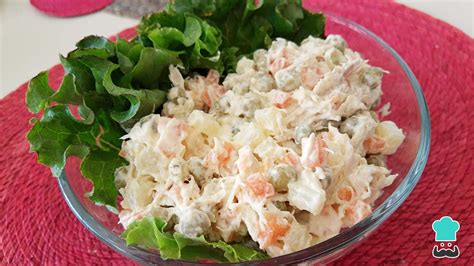 Plato de ensalada fría de jaiba bien presentada