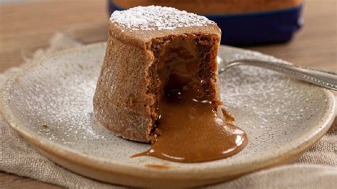 Postre Volcán de Dulce de Leche cremoso y tentador.