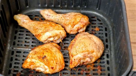 Trutros de pollo insertados en el spiedo de la airfryer