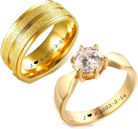 Muestra de anillos con diferentes grabados y materiales