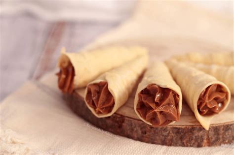 Chocolate derretido listo para rellenar los cachitos