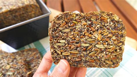 Proceso de molido de semillas en Thermomix para pan sin gluten